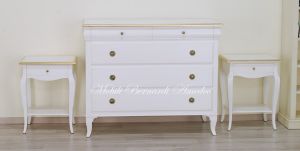 Wooden bedroom chest of drawers with white finish and gold leaf profiles